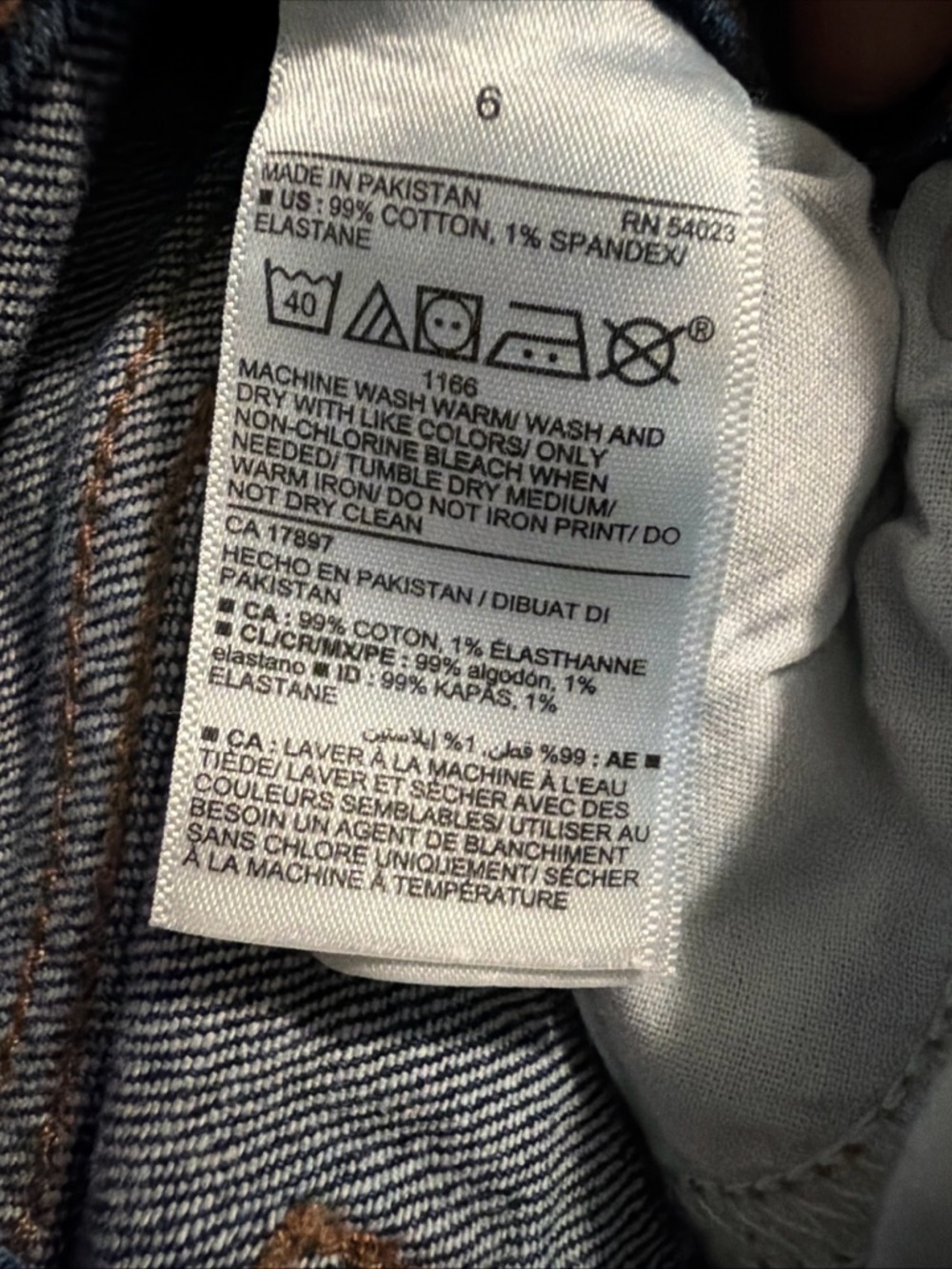 The Old Navy High Rise O.G. Straight Secret Slim Pockets in size 6/28 - Picture 8 of 9